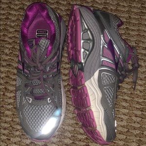 Brooks Ariel 14